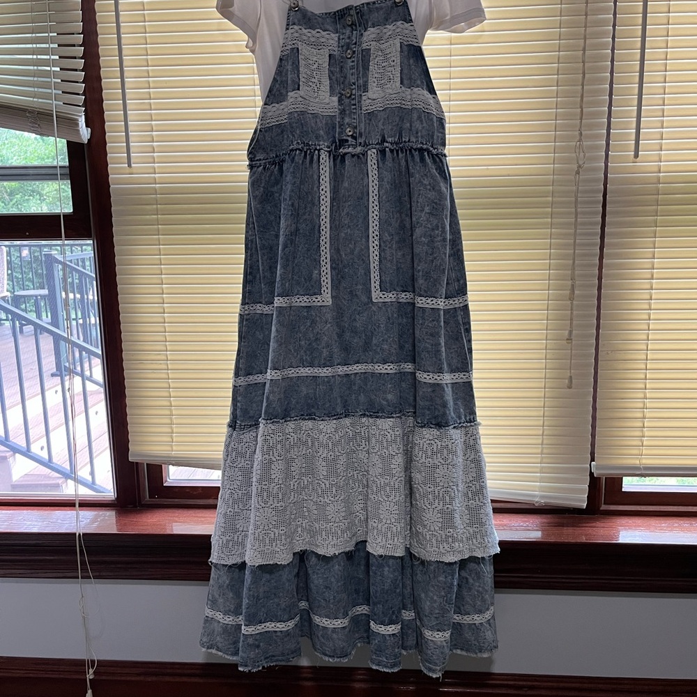 POL Denim maxi dress with White Lace Accents Lg runs big PRICED to sell! - Picture 6 of 6